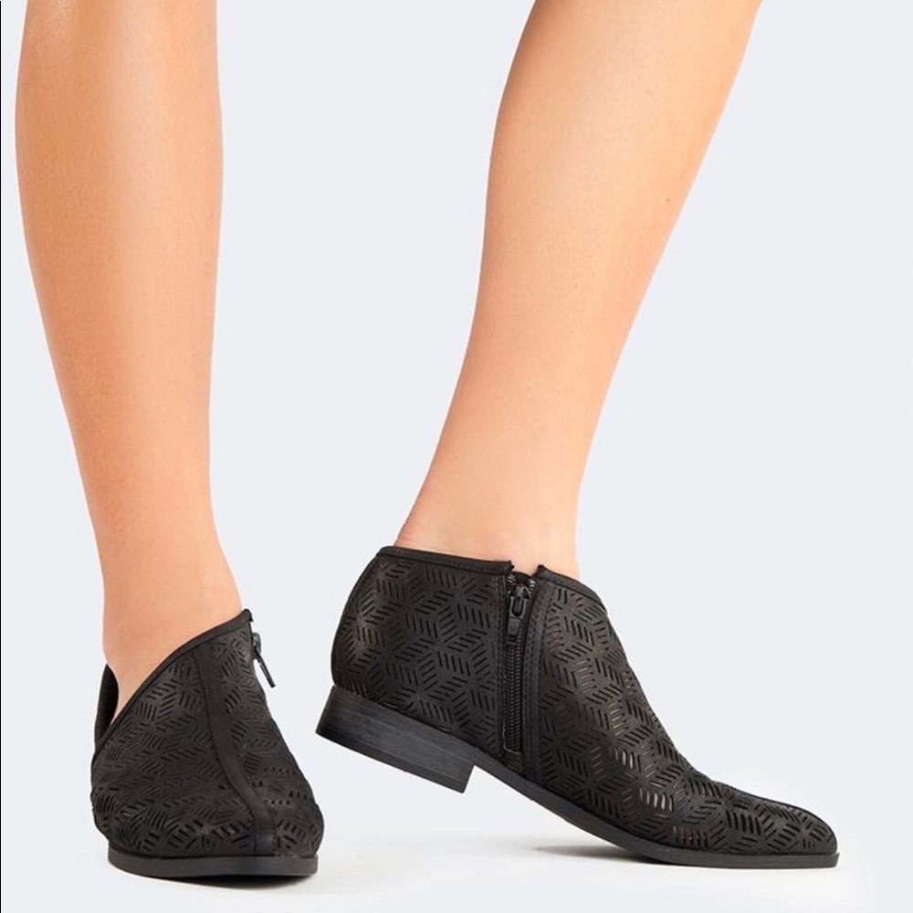 Black Tuxedo Style Booties✨🖤 - Picture 2 of 3